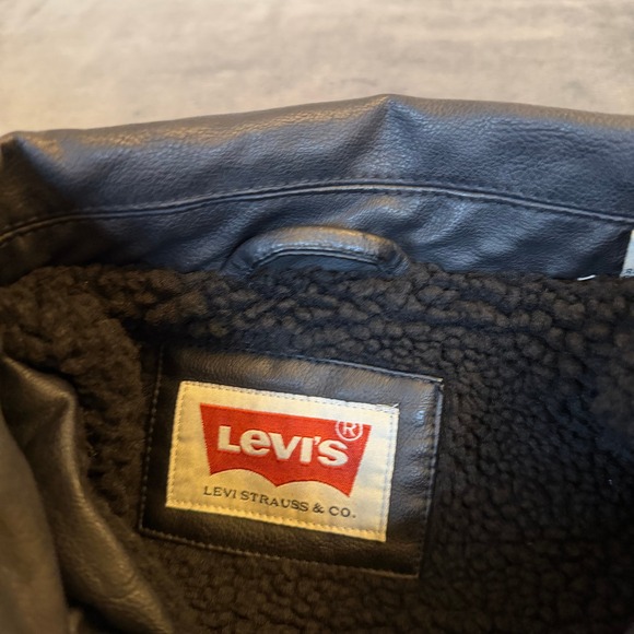 Levis Faux Leather Sherpa Lined Trucker Jacket Black Mens Medium LM1CU993 NEW - Picture 3 of 10